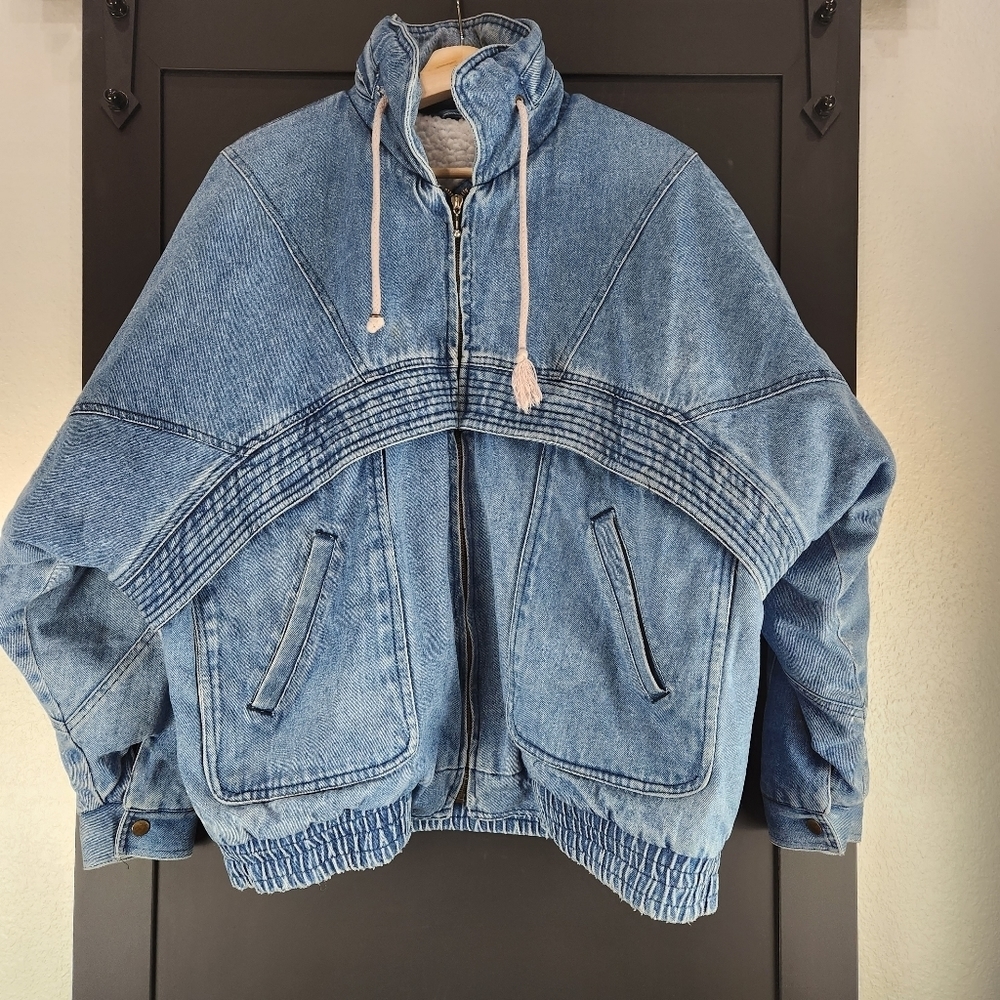 L Unisex Vintage H. Valentino Blue Denim Sherpa Lined Jacket With Stowable Hood